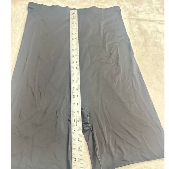 Spanx Mid-Thigh Shorts Women's Plus 2X Black Compression Lightweight Smoothing - Picture 9 of 10